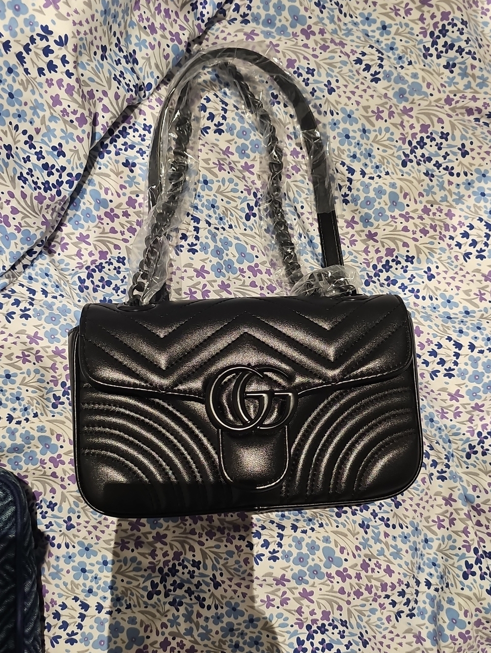 Gucci Black Quilted GG Marmont Crossbody with Chain Strap - Picture 5 of 6